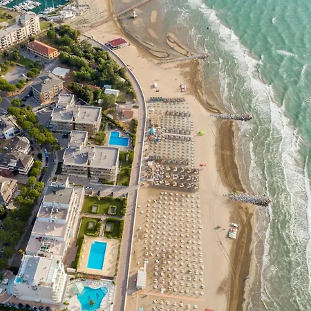 Relax In Our Flat With Sea View Terrace Daire Bibione